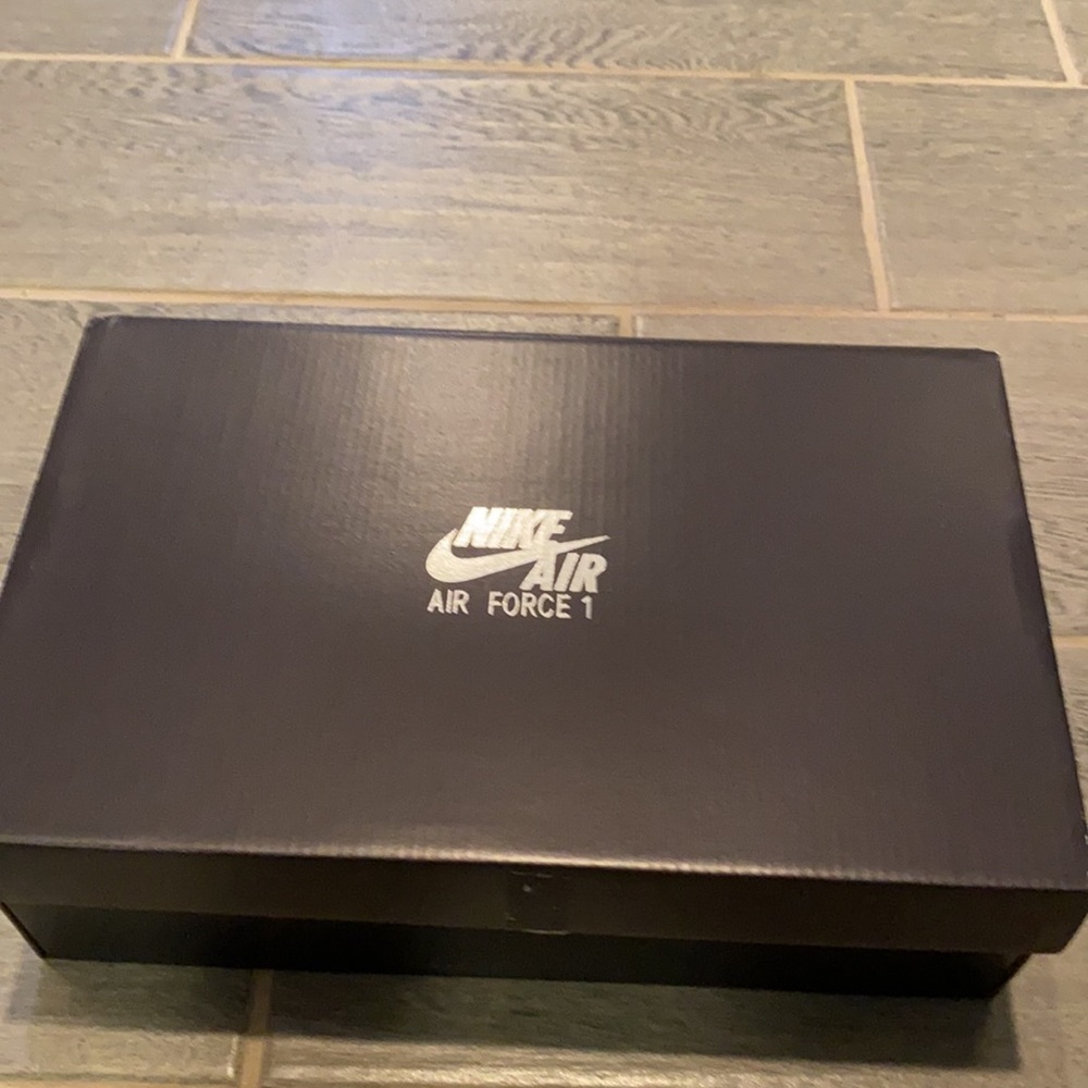 Brand new Nike Air Force One - Picture 3 of 5